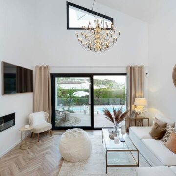 Cosy luxury villa situated in a secure neighbourhood in Nueva Andalucia, Marbella Country Club Picture 3