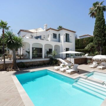 Cosy luxury villa situated in a secure neighbourhood in Nueva Andalucia, Marbella Country Club Picture 1