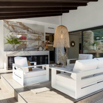 Cosy luxury villa situated in a secure neighbourhood in Nueva Andalucia, Marbella Country Club Picture 31