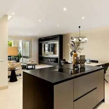 Modern Apartment with Stunning Sea View in Beachfront Bahia del Velerin, Estepona Picture 9