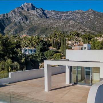 Stunning Penthouse in the Prestigious Residential Community of Sierra Blanca, Marbella Golden Mile Picture 0