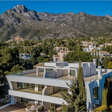 Stunning Penthouse in the Prestigious Residential Community of Sierra Blanca, Marbella Golden Mile Picture 1