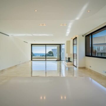 Stunning Penthouse in the Prestigious Residential Community of Sierra Blanca, Marbella Golden Mile Picture 3
