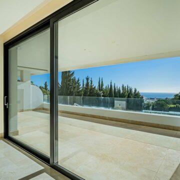 Stunning Penthouse in the Prestigious Residential Community of Sierra Blanca, Marbella Golden Mile Picture 5