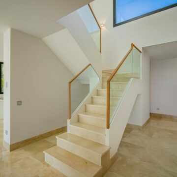 Stunning Penthouse in the Prestigious Residential Community of Sierra Blanca, Marbella Golden Mile Picture 7