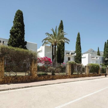 Amazing Duplex-Penthouse in one of Marbella’s Most Exclusive Neighbourhoods, Las Lomas de Marbella Club Picture 1