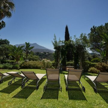A Beautiful Family Home Surrounded by Imposing Nature with Breathtaking Sea and Mountain Views Picture 20