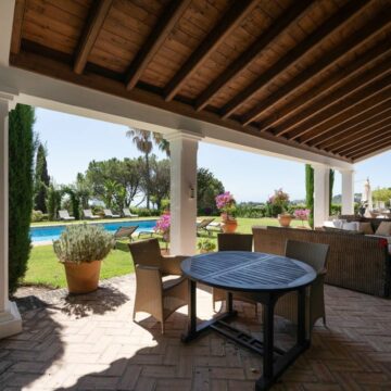 A Beautiful Family Home Surrounded by Imposing Nature with Breathtaking Sea and Mountain Views Picture 25