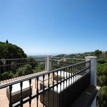 A Beautiful Family Home Surrounded by Imposing Nature with Breathtaking Sea and Mountain Views Picture 13