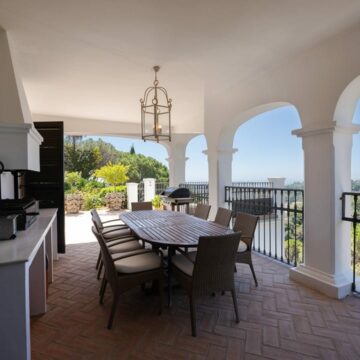 A Beautiful Family Home Surrounded by Imposing Nature with Breathtaking Sea and Mountain Views Picture 28