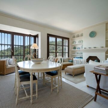 A Beautiful Family Home Surrounded by Imposing Nature with Breathtaking Sea and Mountain Views Picture 31