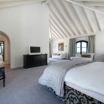 A Beautiful Family Home Surrounded by Imposing Nature with Breathtaking Sea and Mountain Views Picture 8
