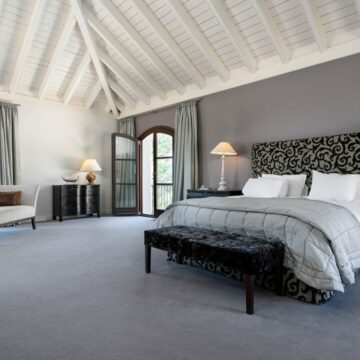 A Beautiful Family Home Surrounded by Imposing Nature with Breathtaking Sea and Mountain Views Picture 9