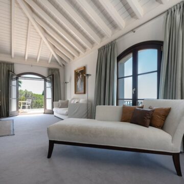 A Beautiful Family Home Surrounded by Imposing Nature with Breathtaking Sea and Mountain Views Picture 7