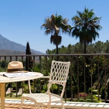 A Beautiful Family Home Surrounded by Imposing Nature with Breathtaking Sea and Mountain Views Picture 11