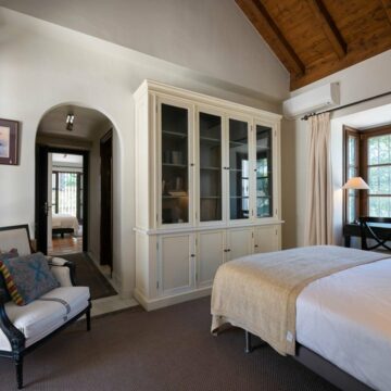 A Beautiful Family Home Surrounded by Imposing Nature with Breathtaking Sea and Mountain Views Picture 33