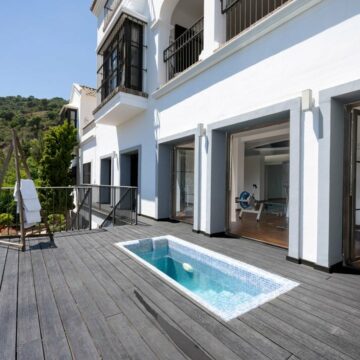 A Beautiful Family Home Surrounded by Imposing Nature with Breathtaking Sea and Mountain Views Picture 38