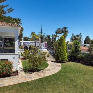 Beautiful Villa with Stunning Panoramic Views Across the Mediterranean Sea in Elviria, Marbella East Picture 12