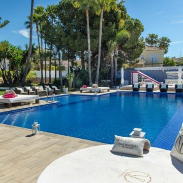 Beautiful Villa with Stunning Panoramic Views Across the Mediterranean Sea in Elviria, Marbella East Picture 2