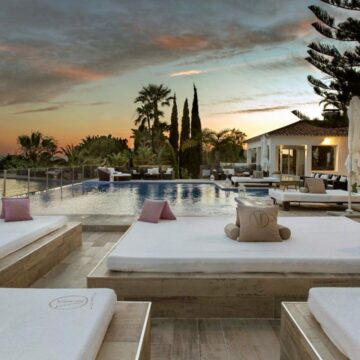 Beautiful Villa with Stunning Panoramic Views Across the Mediterranean Sea in Elviria, Marbella East Picture 4