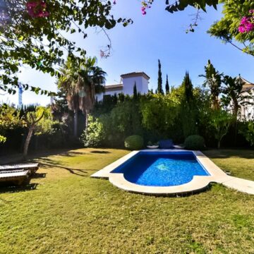 Traditional Mediterranean Style Detached Villa in the Highly Sought After Area of Nueva Andalucia’s Golf Valley in Marbella Picture 11