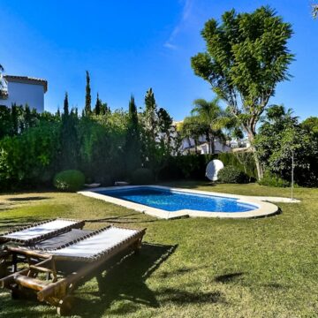 Traditional Mediterranean Style Detached Villa in the Highly Sought After Area of Nueva Andalucia’s Golf Valley in Marbella Picture 12