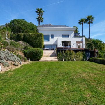 Unique Contemporary Villa With Panoramic Views in Istan, Marbella Picture 9