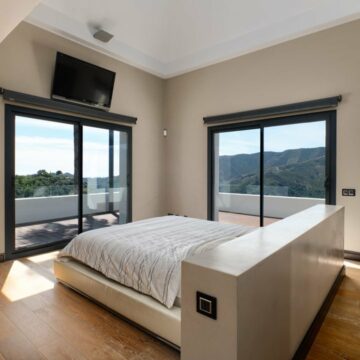 Unique Contemporary Villa With Panoramic Views in Istan, Marbella Picture 29