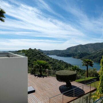 Unique Contemporary Villa With Panoramic Views in Istan, Marbella Picture 6