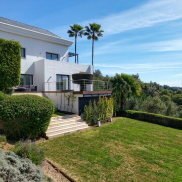 Unique Contemporary Villa With Panoramic Views in Istan, Marbella Picture 8