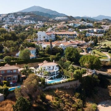 Villa with Spectacular Sea View Situated in a Family-friendly Neighbourhood in La Quinta, Benahavis Picture 56