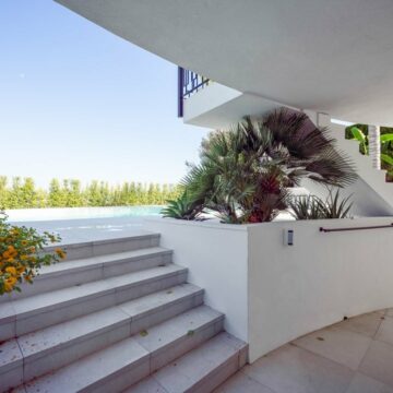 Villa with Spectacular Sea View Situated in a Family-friendly Neighbourhood in La Quinta, Benahavis Picture 35