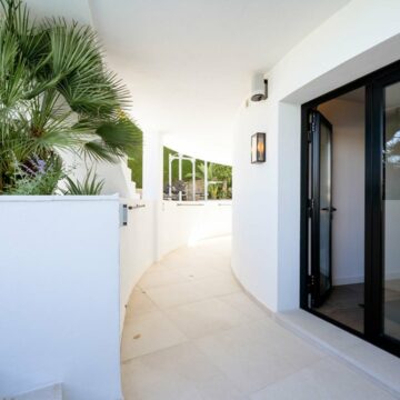 Villa with Spectacular Sea View Situated in a Family-friendly Neighbourhood in La Quinta, Benahavis Picture 37