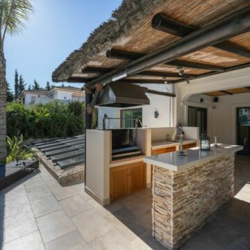 Charming Frontline Golf Villa on the Las Brisas Golf Course in Nueva Andalucia Picture 11