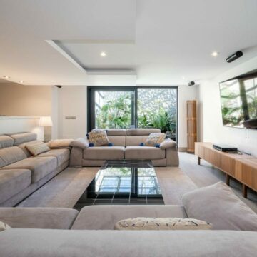 Charming Frontline Golf Villa on the Las Brisas Golf Course in Nueva Andalucia Picture 15