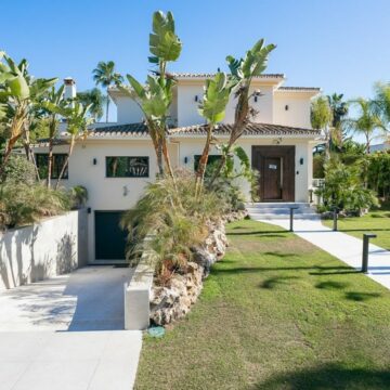 Charming Frontline Golf Villa on the Las Brisas Golf Course in Nueva Andalucia Picture 6