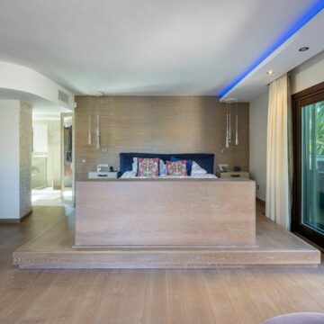 Charming Frontline Golf Villa on the Las Brisas Golf Course in Nueva Andalucia Picture 16