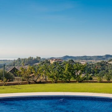 Stunning Golf Villa with Panoramic Sea Views Situated in Marbella Club Golf Resort, Benahavis Picture 2