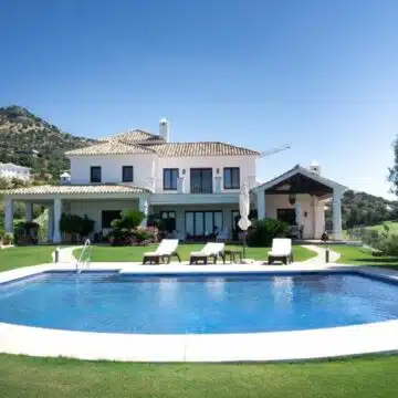 Stunning Golf Villa with Panoramic Sea Views Situated in Marbella Club Golf Resort, Benahavis Picture 4