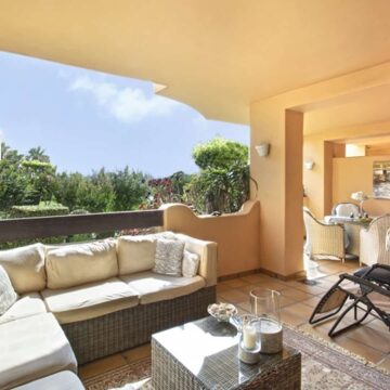 Beachside ground floor apartment in Casares Beach with large private garden! Picture 8