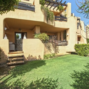 Beachside ground floor apartment in Casares Beach with large private garden! Picture 2