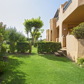 Beachside ground floor apartment in Casares Beach with large private garden! Picture 3