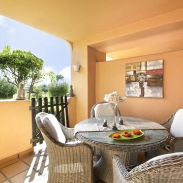 Beachside ground floor apartment in Casares Beach with large private garden! Picture 7