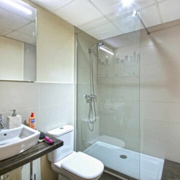 Beachside ground floor apartment in Casares Beach with large private garden! Picture 14