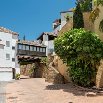 Unique Loft Townhouse in the Tranquil Gated Complex of La Quinta in Benahavis Picture 10