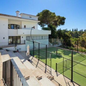 Exquisite Villa with Breathtaking and Unencumbered Panoramic Views in Las Lomas del Marbella Club, Marbella Golden Mile Picture 8