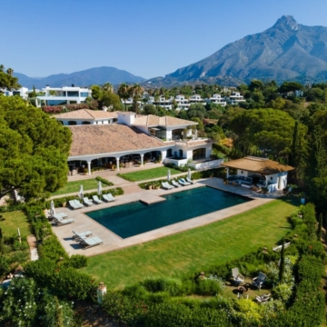 Exquisite Villa with Breathtaking and Unencumbered Panoramic Views in Las Lomas del Marbella Club, Marbella Golden Mile Picture 0