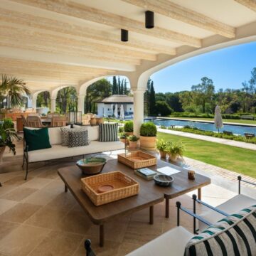 Exquisite Villa with Breathtaking and Unencumbered Panoramic Views in Las Lomas del Marbella Club, Marbella Golden Mile Picture 5