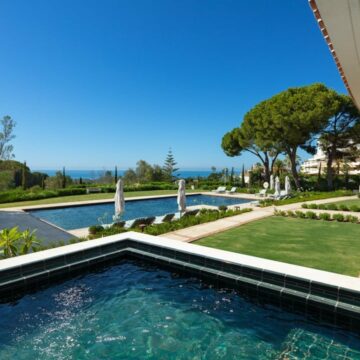 Exquisite Villa with Breathtaking and Unencumbered Panoramic Views in Las Lomas del Marbella Club, Marbella Golden Mile Picture 1