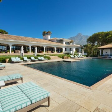 Exquisite Villa with Breathtaking and Unencumbered Panoramic Views in Las Lomas del Marbella Club, Marbella Golden Mile Picture 2